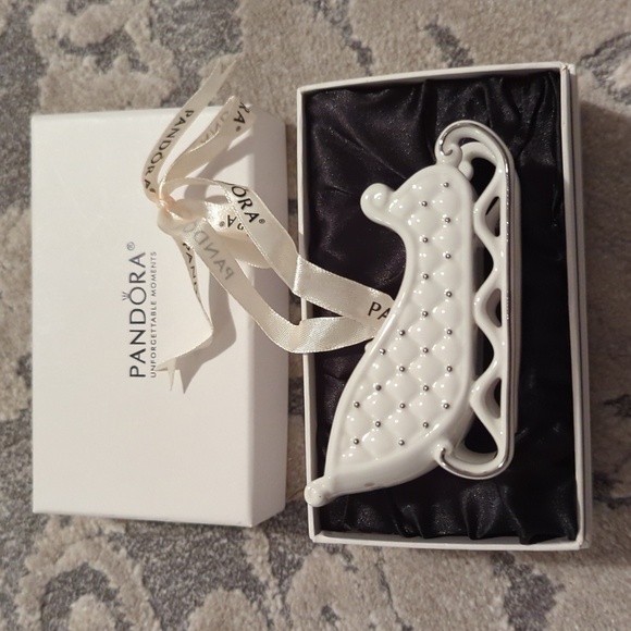 Pandora 2014 Sleigh Ornament, Original Box, Gilt Letters - Picture 3 of 8